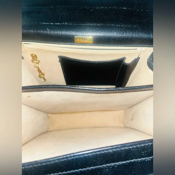 Bally Vintage Leather 2 Way shoulder Bag - Picture 10 of 16